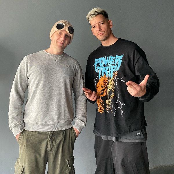 Tíz év után új albummal jelentkezett a Hősök