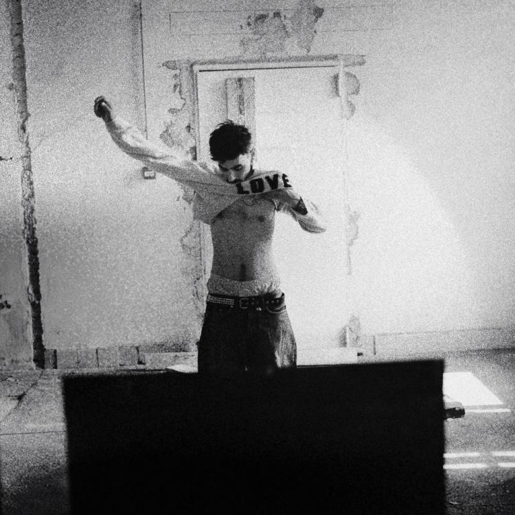 Senkisemvagyok: új kislemezt adott ki FILO