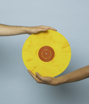 Lesz ami lesz vinyl - Sárga koronggal