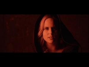 HONEYBEAST – Védtelen