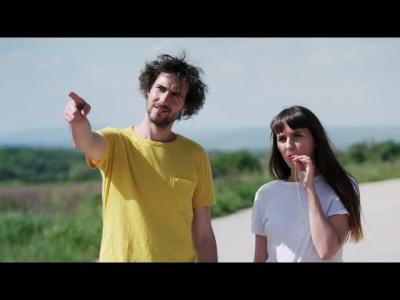 HONEYBEAST – Utazó