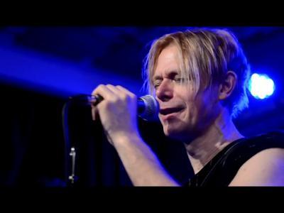 BOWIES KEEP SWINGING – Heroes