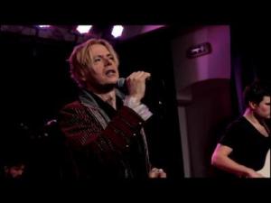 BOWIES KEEP SWINGING – Changes