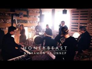 HONEYBEAST – Nyakamon az ünnep