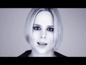 HONEYBEAST – Reggeli napfény