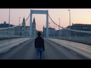 HONEYBEAST X CARAMEL – Túlélő