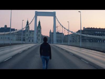 HONEYBEAST X CARAMEL – Túlélő